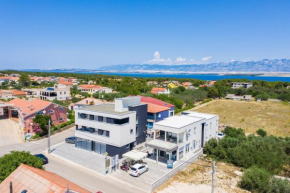 Apartments with a parking space Vir - 23579